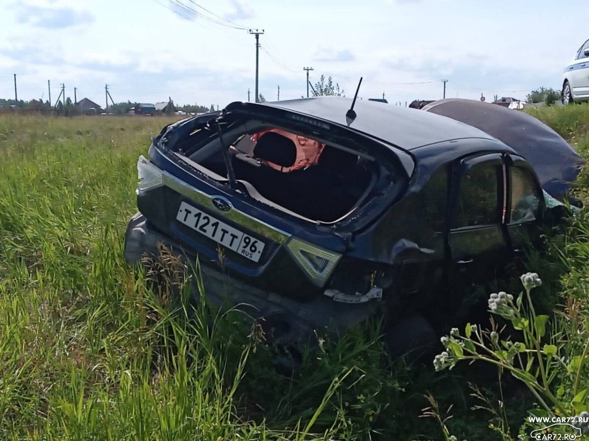 Водителя выбросило из салона Субару на расстояние около 30-ти метров. |  08.07.2023 | Тюмень - БезФормата